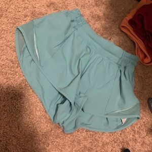 Beautiful sky blue hotty hot 2.5 lululemon shorts